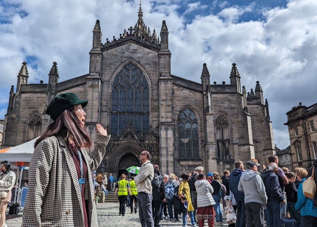 tour guide at st giles cathedral edinburgh